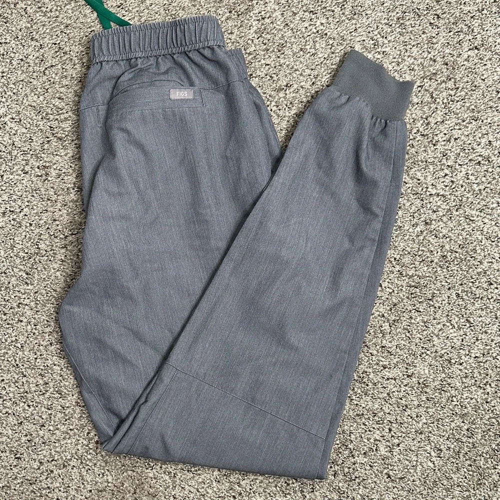 Figs Tansen Gray scrub Jogger Pants with Green Drawstring size MT